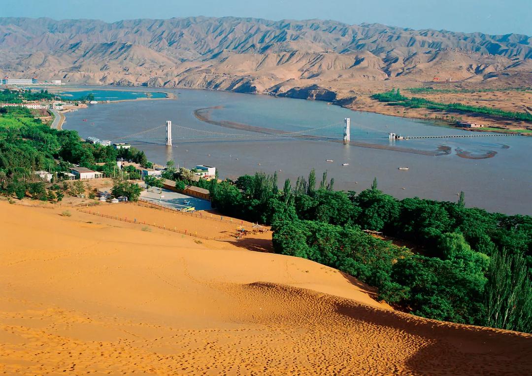 梦想翱翔，宁夏蓝天下的梦想翅膀